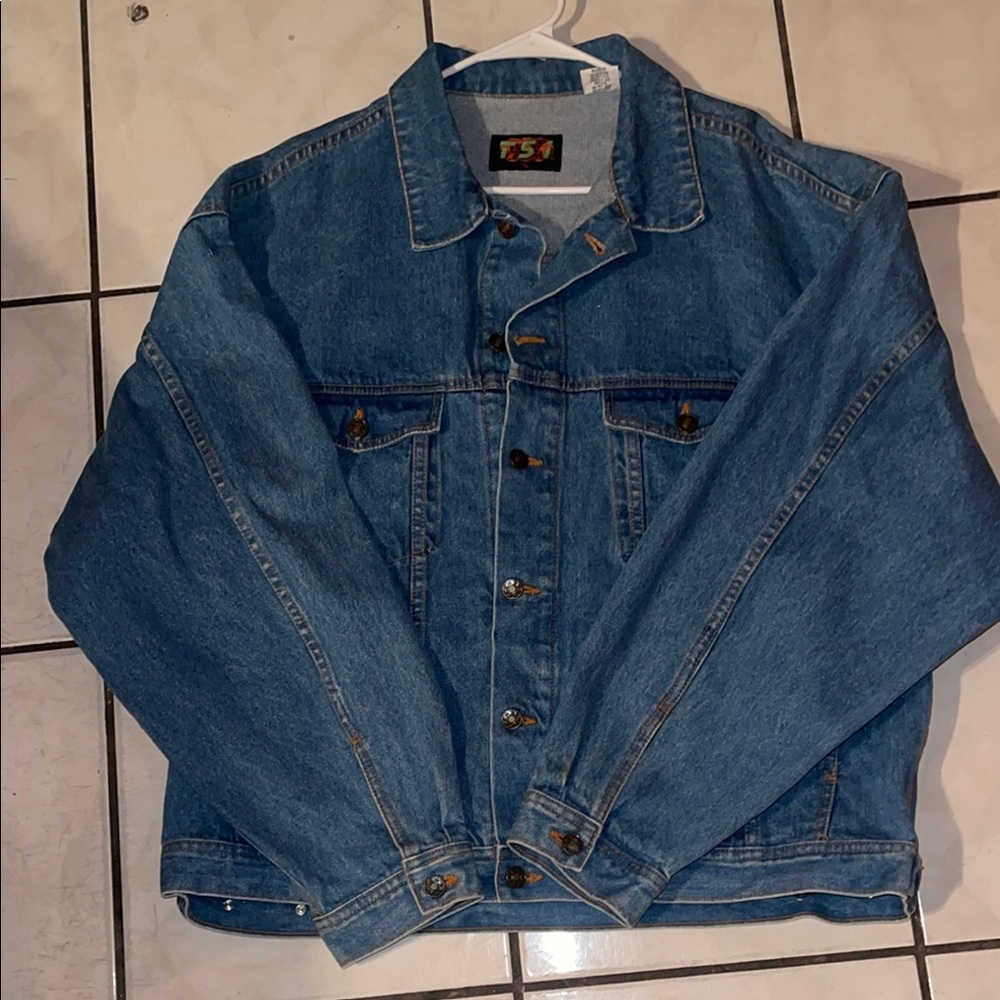 Blue Lightweight Denim Shirt Jacket with Structured Design